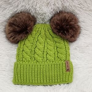 Woman Green Knit Pom-Pom Beanie